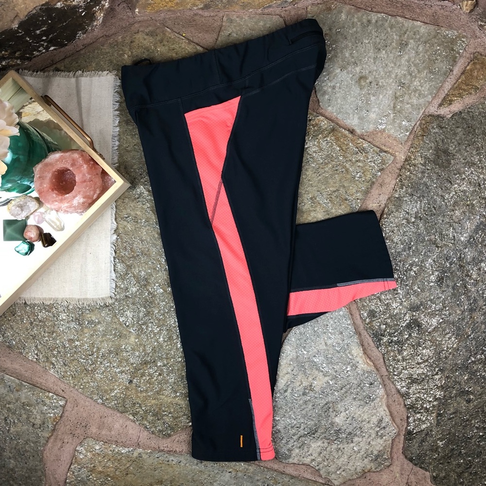 Lucy Women’s Capri Workout Pants Size M Gray